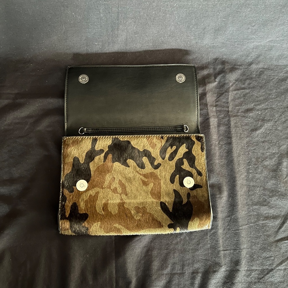 INZI Women's Cowhide Camo Clutch Purse - Picture 3 of 4